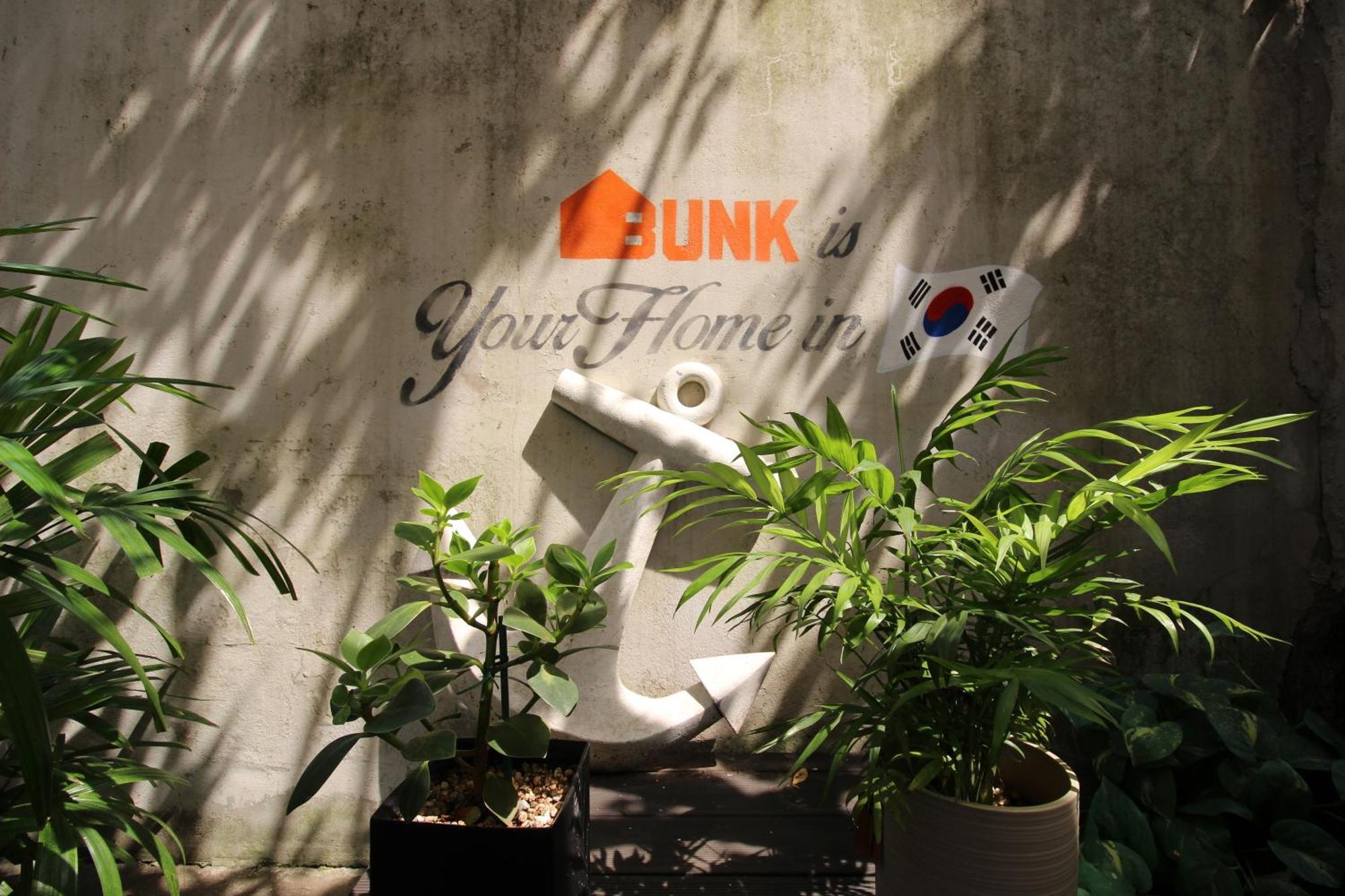 Bunk Guesthouse Hongdae Seoul Exterior photo
